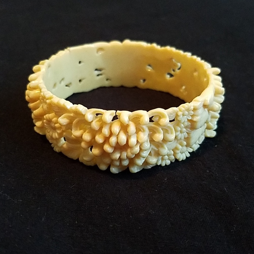 Flower bangle